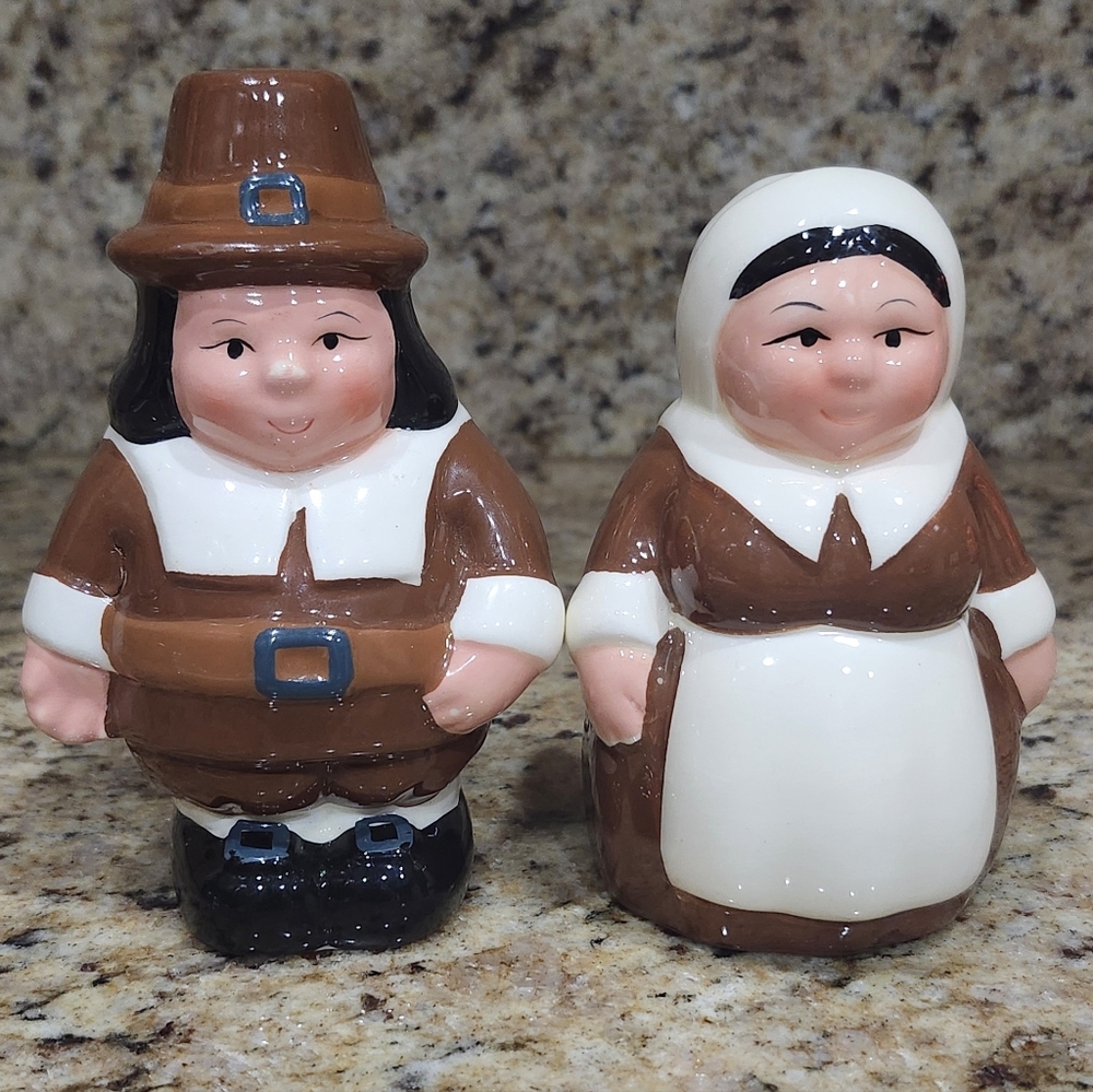 Pilgrim Pair Salt & Pepper Shakers 2001 Limited Encore Edition Publix